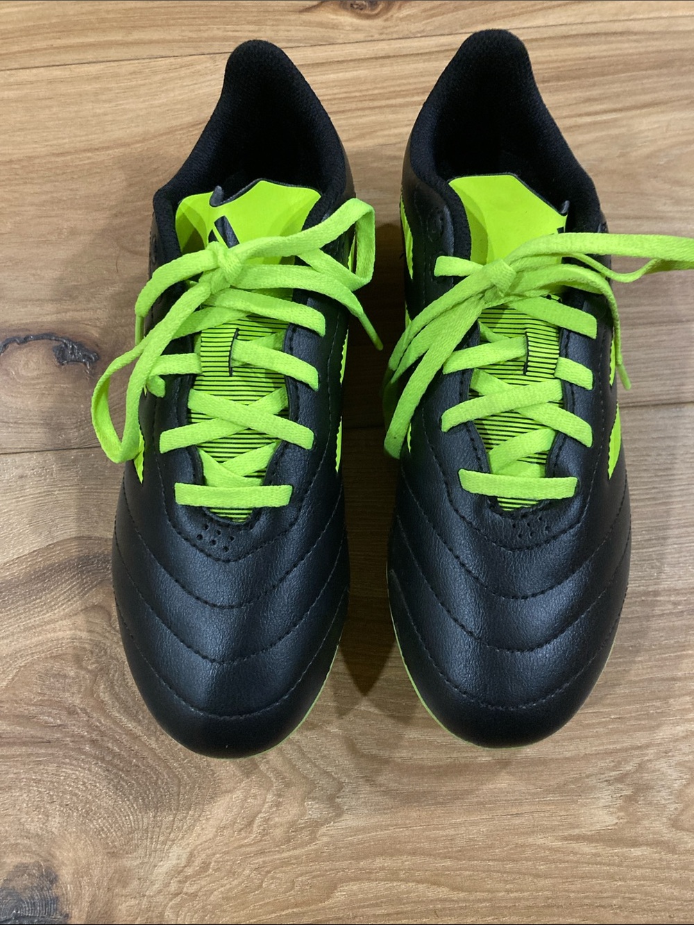 Brand new Adidas Boys Cleats size 4 1/2 - Picture 2 of 6